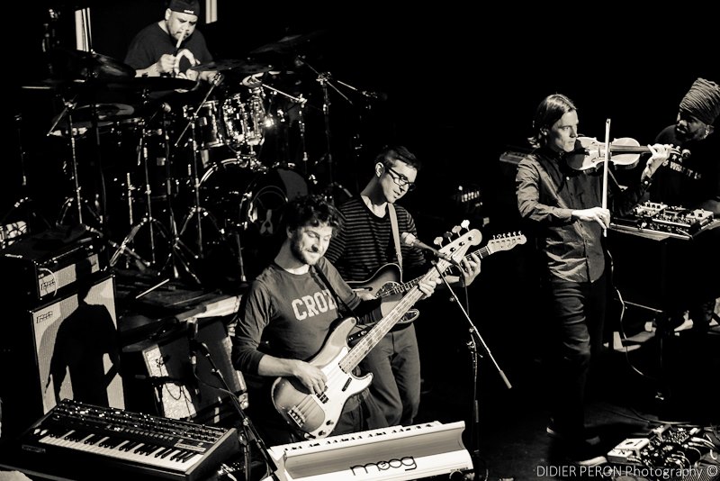 Michael League among Snarky Puppy by Didier Péron